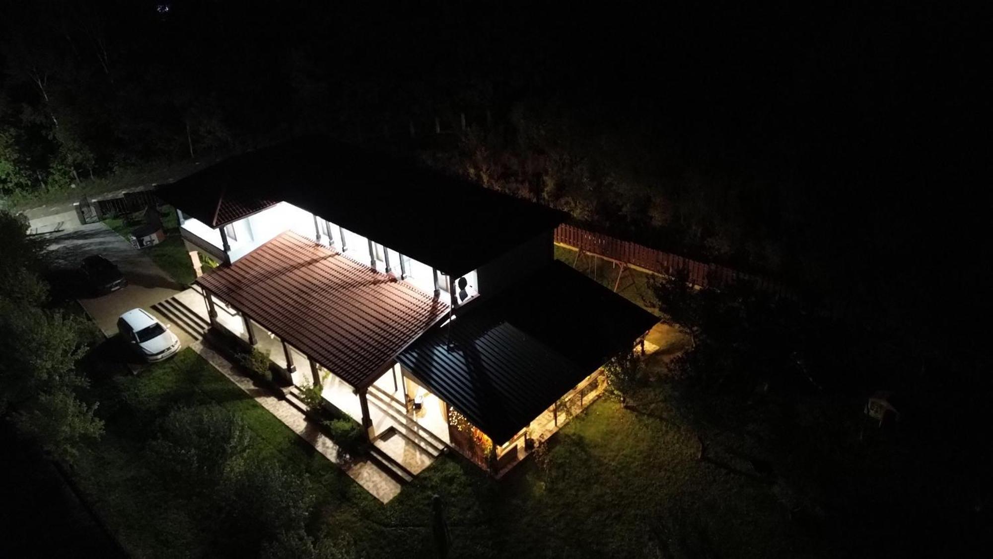 Pensiunea Emelys, Iasi Barnova エクステリア 写真